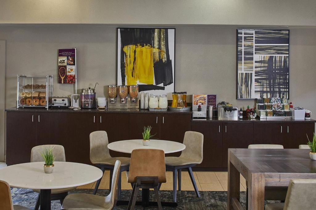 Residence Inn by Marriott Atlanta Airport North/Virginia Avenue Main image 2